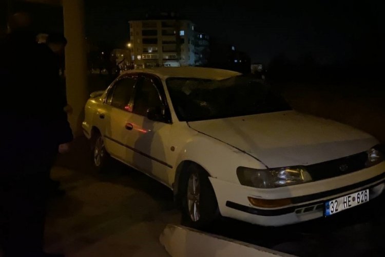 Isparta'da kamyonetle otomobilin &ccedil;arpıştığı kazada 5 kişi yaralandı