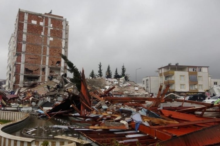 37 kişiye mezar olan Z&uuml;mr&uuml;t Apartmanı 2010 yılında da haberlere konu olmuş