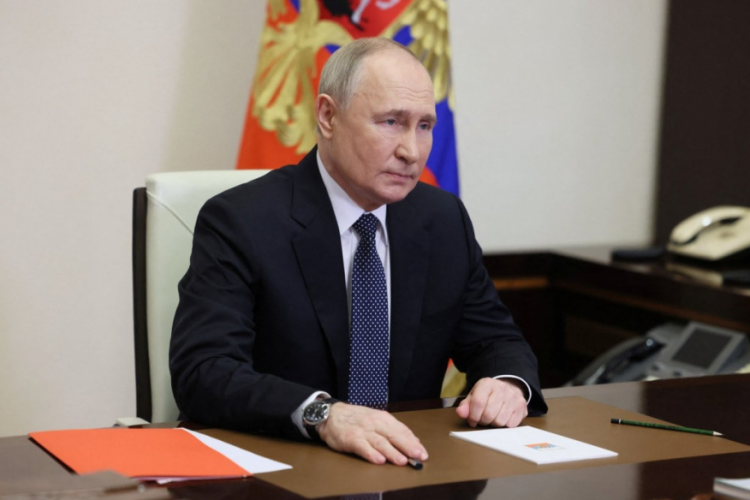 Putin, devlet başkanlığı se&ccedil;iminde oyunu uzaktan kullandı