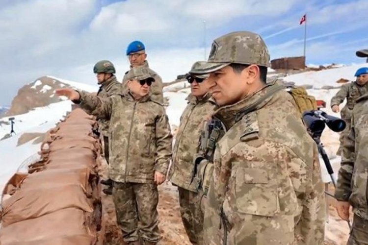 Kara Kuvvetleri Komutanı sınır hattında