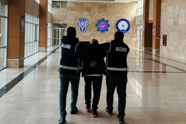 Antalya'da sahte para su&ccedil;undan aranan şahıs, sahte paralarla birlikte yakalandı