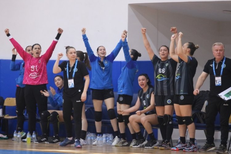 Bursa B&uuml;y&uuml;kşehir Belediyespor İzmir B&uuml;y&uuml;kşehir Belediyespor'u mağlup etti