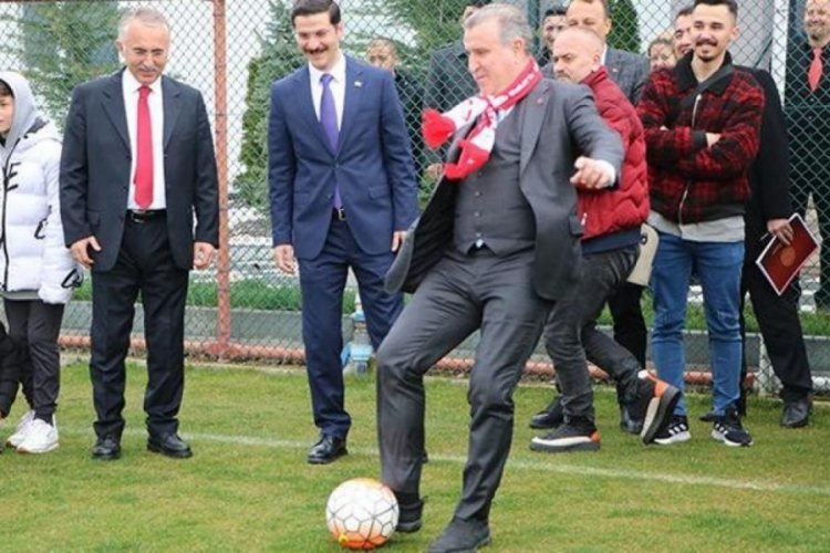 Bakan Bak'tan Bolu'ya stadyum s&ouml;z&uuml;: Hayırlı olsun!