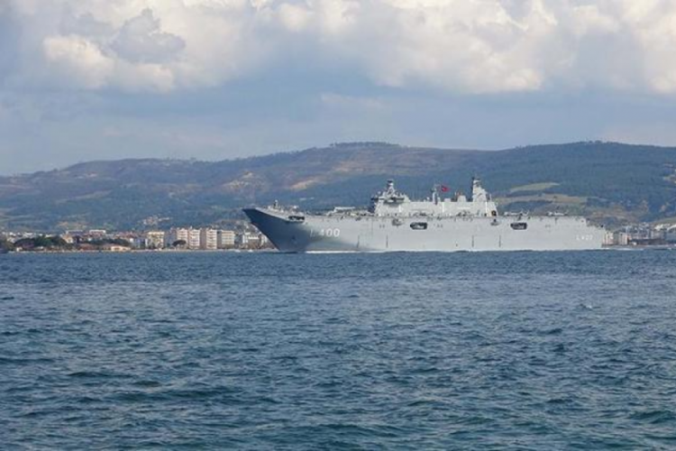 TCG Anadolu &Ccedil;anakkale Boğazı'nda