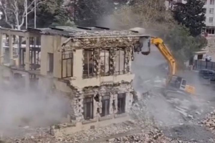 Tarihi Hatay Valiliği binası tamamen yıkıldı