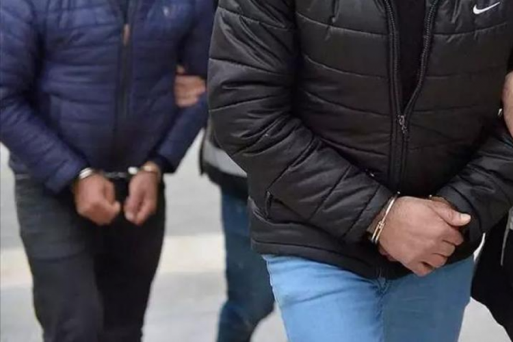 Tekirdağ'da &ccedil;ocuklara uyuşturucu satarken yakalandılar!