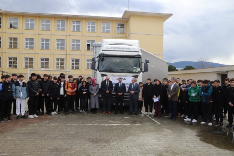 Bursa'da halk eğitim merkezleri tarafından 'Gazze' i&ccedil;in hazırlanan yardım tırı yola &ccedil;ıktı