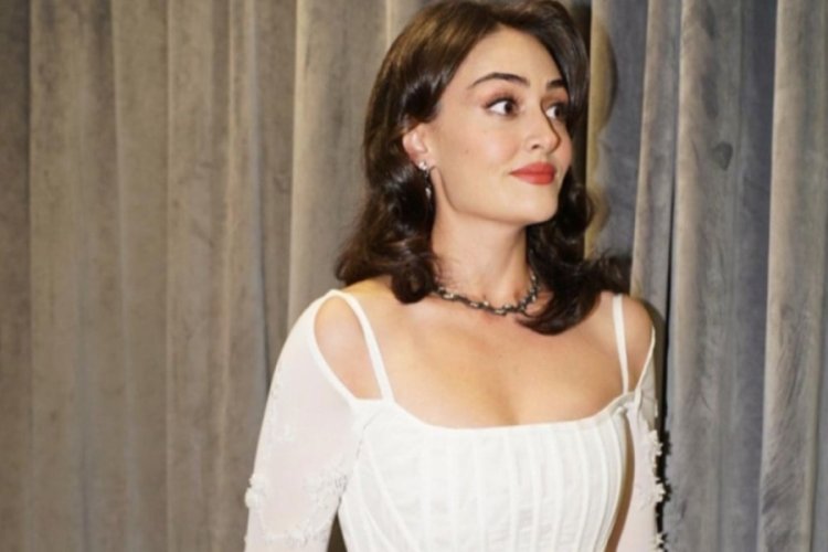 Esra Bilgi&ccedil; başını &ouml;rterek poz verdi! O kareye yorum yağdı...