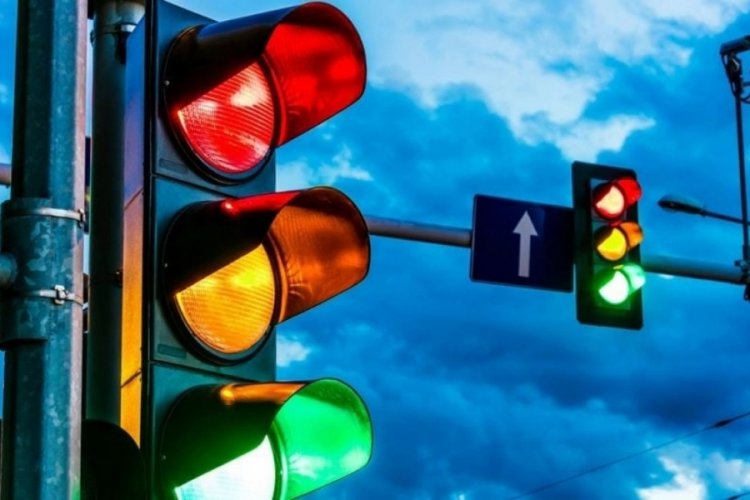 Trafik ışıklarına bir renk daha mı ekleniyor?