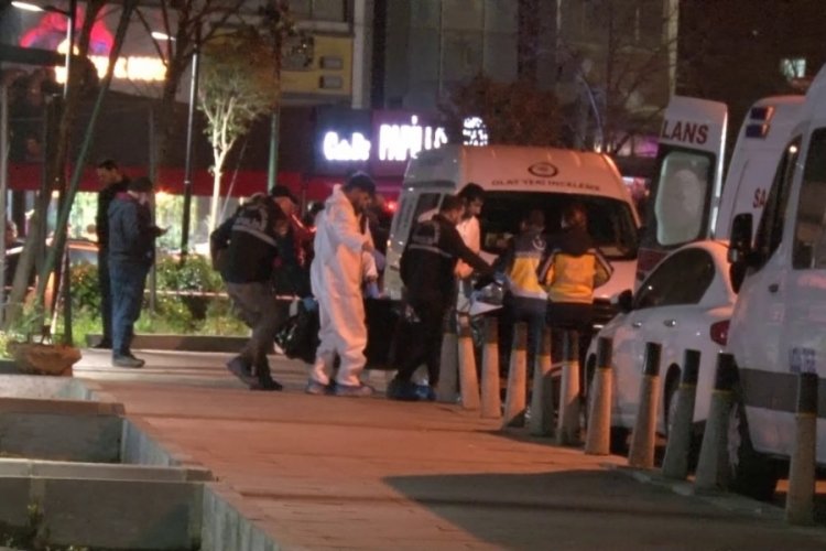 İstanbul'da kafeteryanın &ouml;n&uuml;nde silahlı &ccedil;atışma: 1 &ouml;l&uuml;, 1 yaralı