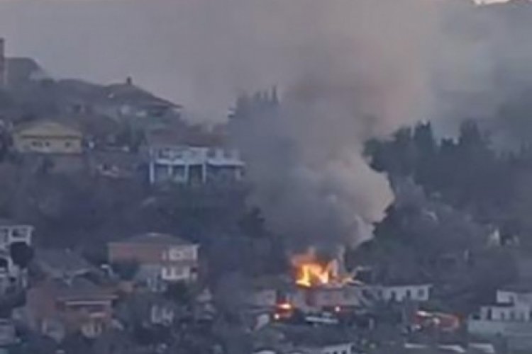 İstanbul'da gecekondunun çatısında yangın