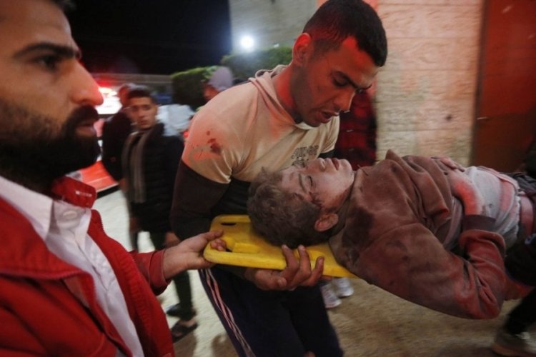 İsrail Şifa Hastanesi'ni basıp ateş açtı: Ölü ve yaralılar var