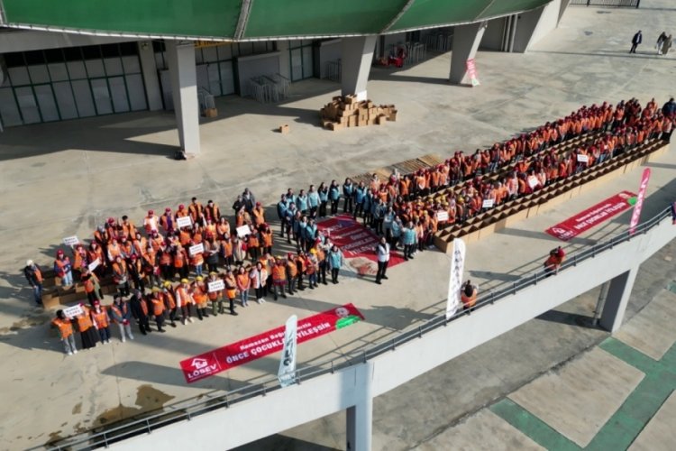 L&Ouml;SEV'den Bursa'da y&uuml;zlerce mutluluk kolisi hazırlıyor