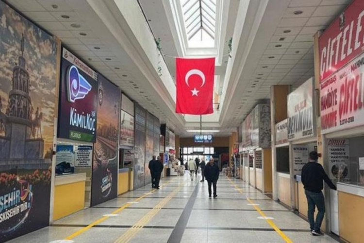 Yazıhanelerin yarısı kapandı: Otob&uuml;s terminalini tenhalaştırdı