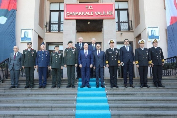 Milli Savunma Bakanı Yaşar G&uuml;ler'den &Ccedil;anakkale Valiliğine ziyaret