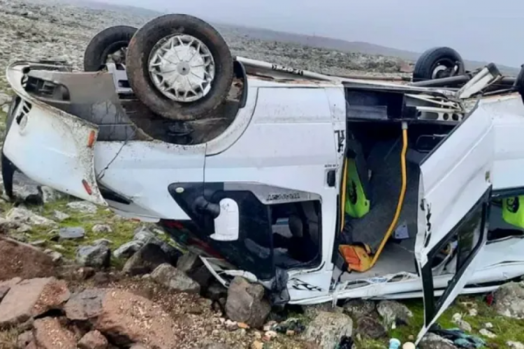 Kahramanmaraş'ta &ouml;ğrenci servisi devrildi! 14 yaralı