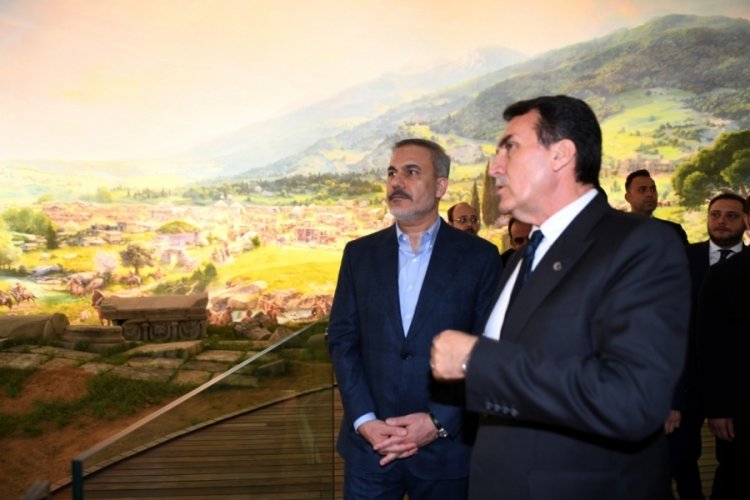 Bakan Fidan Panorama 1326 Bursa'da gen&ccedil;lerle buluştu