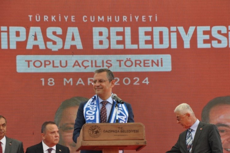&Ouml;zg&uuml;r &Ouml;zel: Meral Hanım ile Ankara'da siyasi ittifak kuramadık ama emekli ittifakında buluştuk