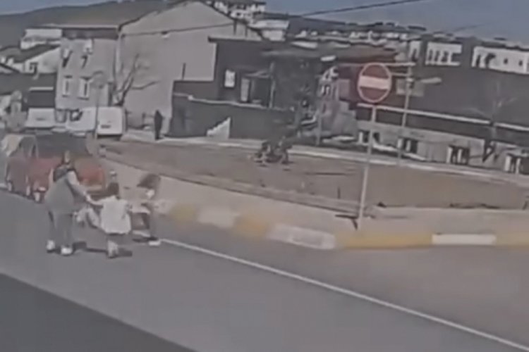 İstanbul'da &ccedil;arptığı &ccedil;ocuk metrelerce savruldu, s&uuml;r&uuml;c&uuml; ka&ccedil;tı