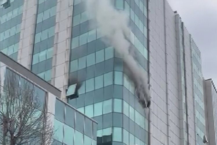 İstanbul'da bir iş merkezinde yangın &ccedil;ıktı!