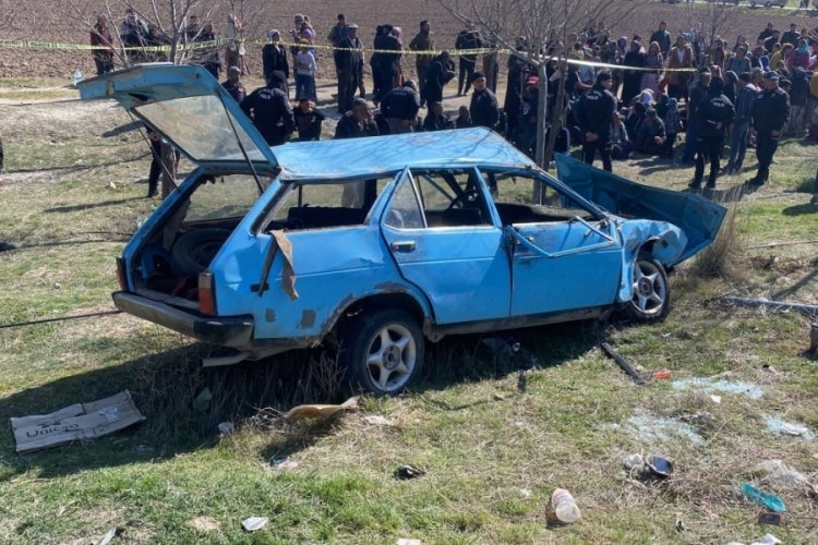 Konya'da otomobil, otobüs durağına daldı: 4 ölü, 5 yaralı