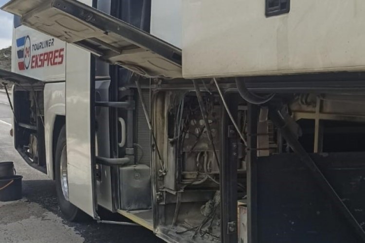 Antalya'da seyir halindeki yolcu otob&uuml;s&uuml;nde yangın &ccedil;ıktı