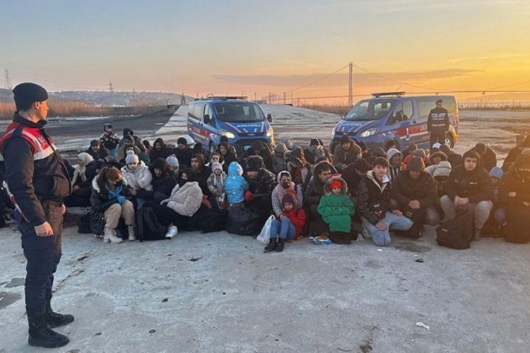 &Ccedil;anakkale'de 84 ka&ccedil;ak g&ouml;&ccedil;men yakalandı