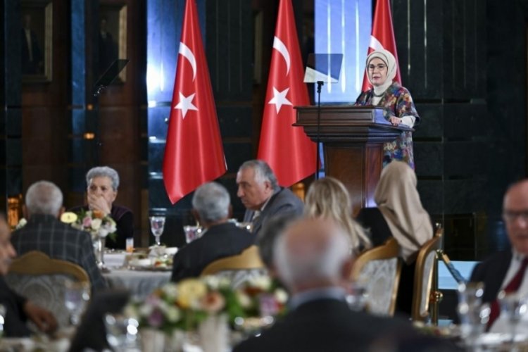 Emine Erdoğan, huzurevi sakinleriyle iftarda buluştu