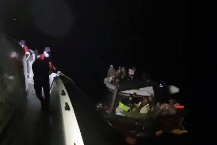 Muğla Marmaris'te 26 d&uuml;zensiz g&ouml;&ccedil;men kurtarıldı