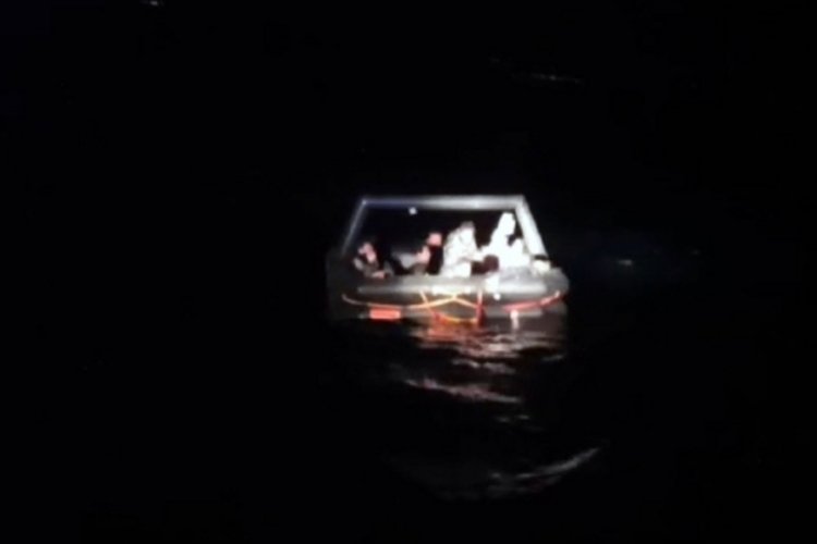 Muğla Dat&ccedil;a'da 13 d&uuml;zensiz g&ouml;&ccedil;men kurtarıldı