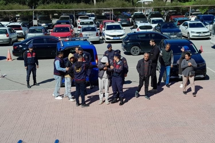 Muğla'da g&ouml;&ccedil;men ka&ccedil;ak&ccedil;ılığı operasyonu: 3 tutuklama