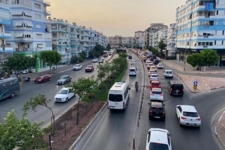 Antalya'da motorlu kara taşıtları sayısı 1 milyon 466 bin 17 oldu