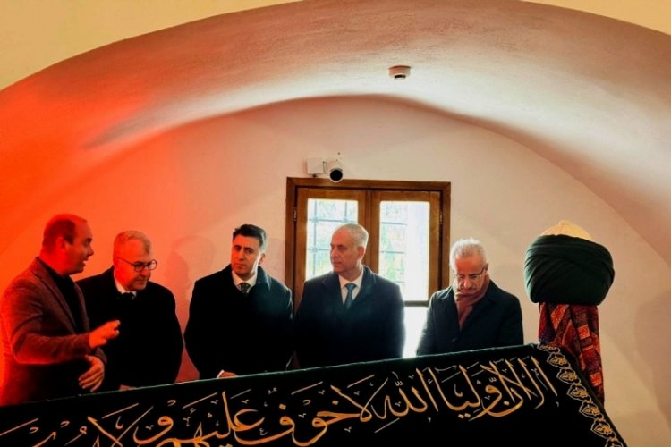Bakan Uraloğlu, Şeyh Edebali T&uuml;rbesi'nde dua etti