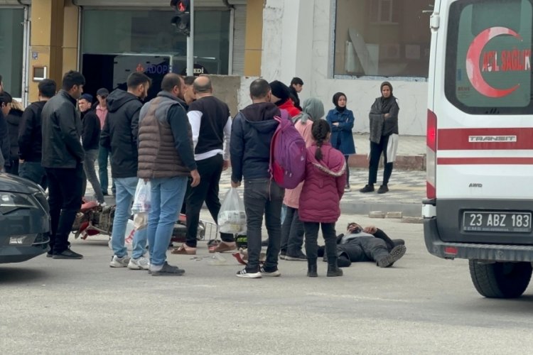 Elazığ'da motosiklet ile otomobil &ccedil;arpıştı!