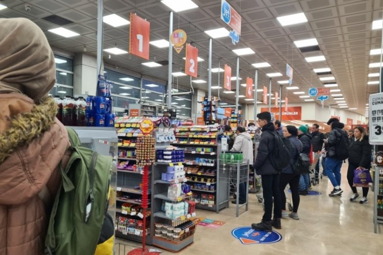Zincir market kampanya yaptı, Bursa'da raflar boşaldı!