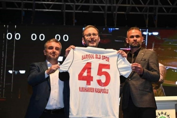 Kasapoğlu'na forma hediye edildi
