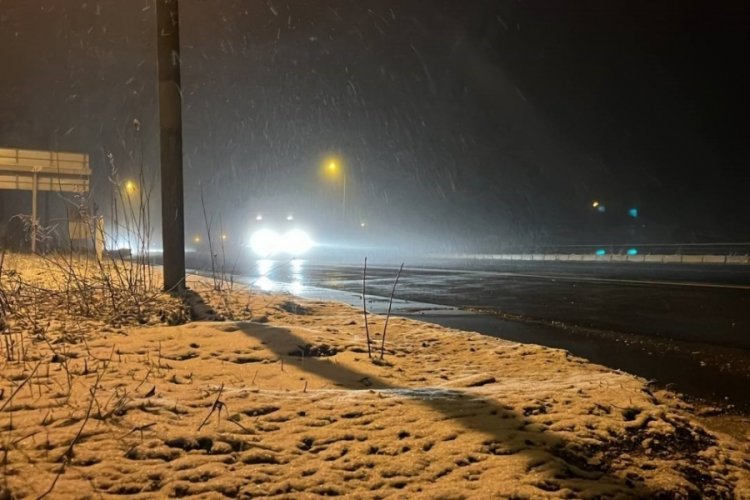Bolu Dağı ge&ccedil;işinde hafif kar yağışı etkili oluyor