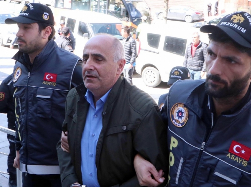 Erzurum'da 2 arkadaşını &ouml;ld&uuml;r&uuml;p dağın eteklerine g&ouml;mm&uuml;şt&uuml;! Cezası onandı