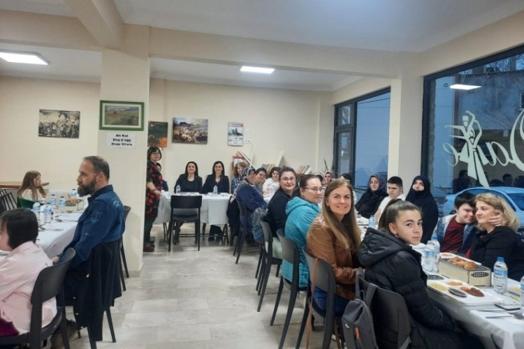 Bursa Down Kardeşliği Derneği ile Bursa &Ccedil;erkes K&uuml;lt&uuml;r Derneği iftarda buluştu