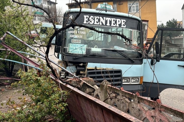 Karab&uuml;k'te kaza yapan minib&uuml;steki 5 yolcu yaralandı