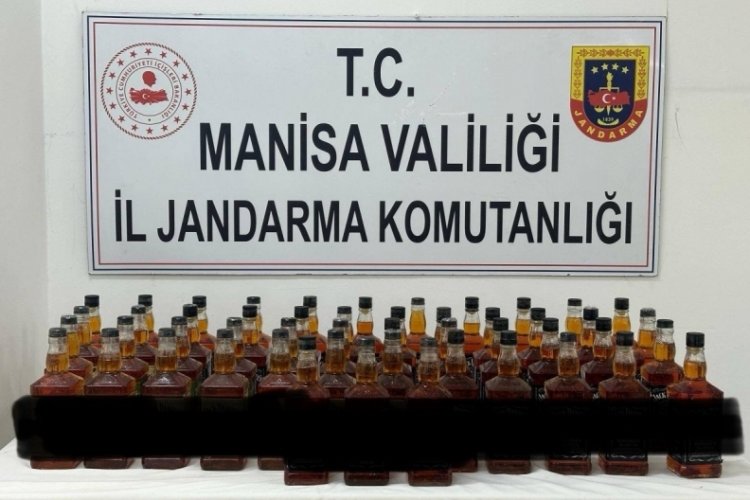 Manisa'da bir araç içerisinde 50 litre kaçak viski ele geçirildi