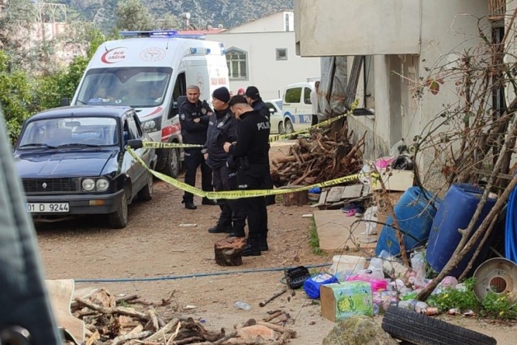 Adana'da silah sesleri ardından &ouml;l&uuml; bulundu;&nbsp;eşi ş&uuml;pheli olarak aranıyor