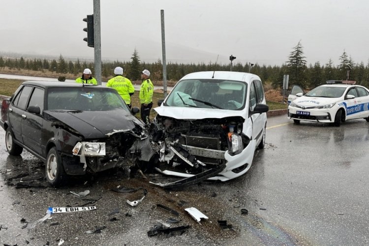 Niğde'de trafik kazası: 2 Yaralı