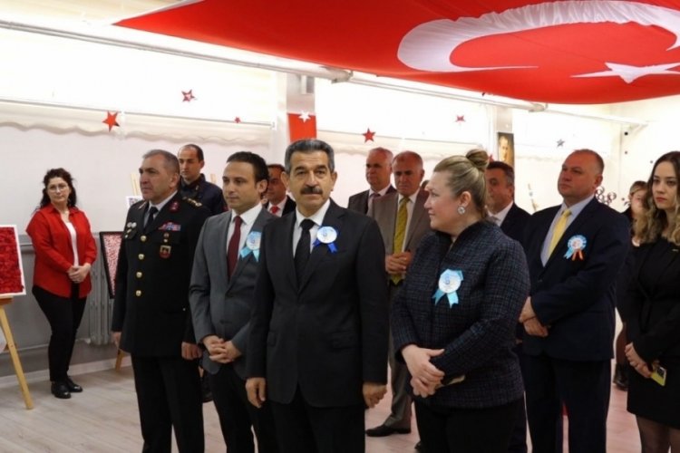 Kırklareli'nde &ouml;ğrencilerden 'bayrak' sergisi