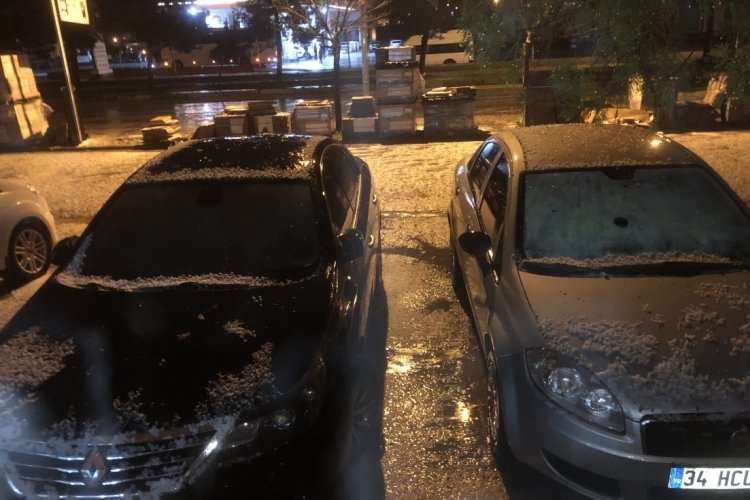 Batman'da şiddetli sağanak ve dolu yağışı etkili oldu