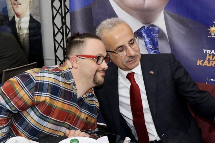 Bakan Uraloğlu, Trabzon'da &ouml;zel bireylerle iftarda bir araya geldi