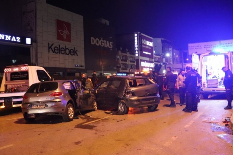 İzmir'de katliam gibi kaza! &Ouml;l&uuml; ve yaralılar var