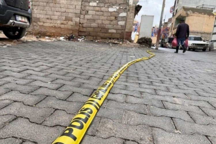 Tapuyu vermeyen babasını sırtından bı&ccedil;aklayarak &ouml;ld&uuml;rd&uuml;