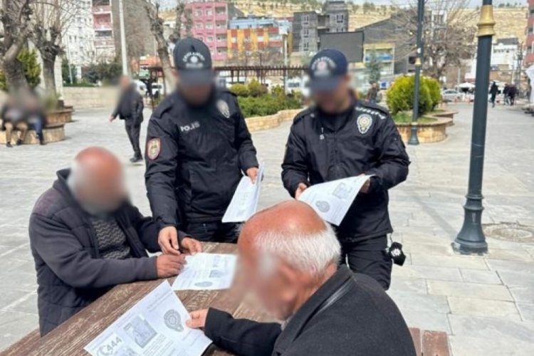 Mardin'de polis ekipleri dolandırıcılığa karşı vatandaşları bilgilendirdi