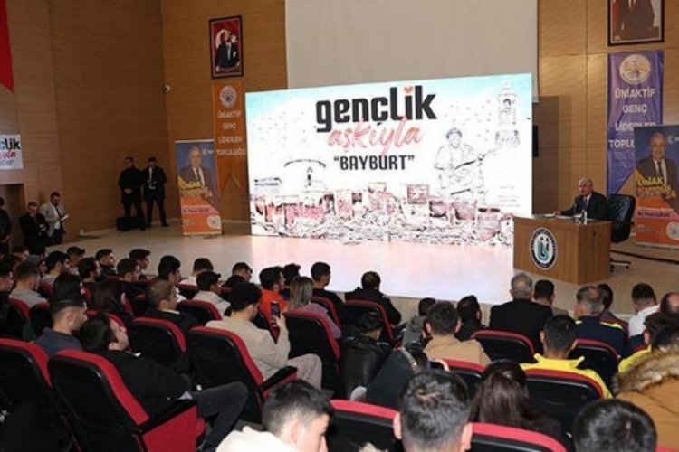 Bakan G&uuml;ler, gen&ccedil;lerin sorularını cevapladı